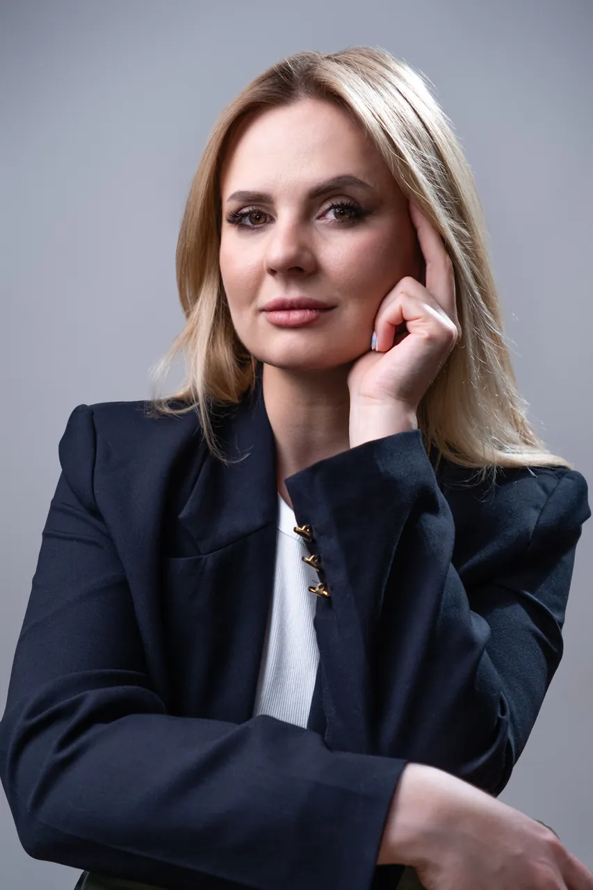 Naturalny portret biznesowy kobiety
